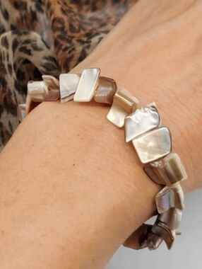 Natural Mother of Pearl Bracelet Stretchy Comfortable Jewelry